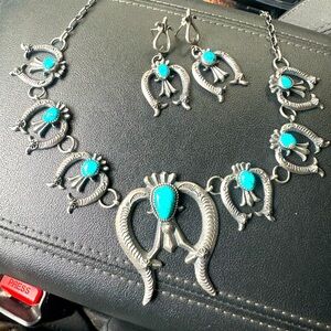 Eva & Linberg Billah Navajo necklace with matching earrings.
